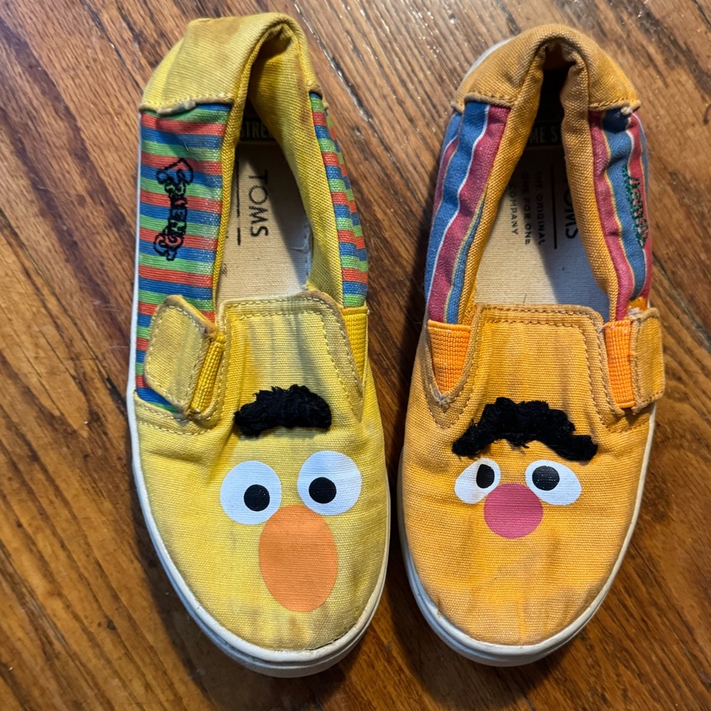 Toms Sesame Street Bert and Ernie Sneakers, size 11